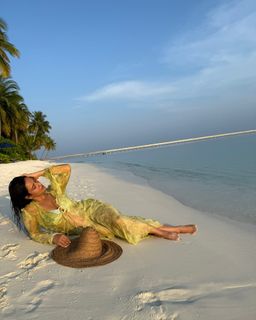 Neha Sharma feet photo thumbnail
