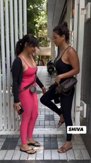 Neha Sharma feet photo thumbnail