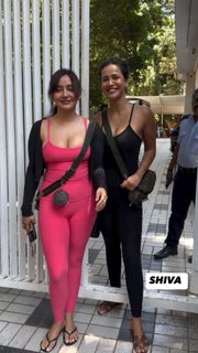 Neha Sharma feet photo thumbnail