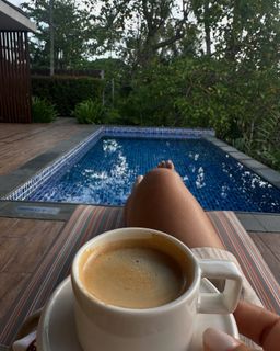 Neha Sharma feet photo thumbnail
