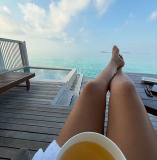 Neha Sharma feet photo thumbnail