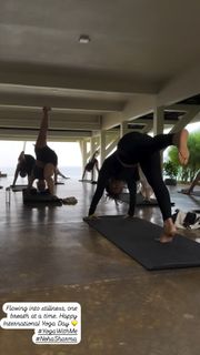 Neha Sharma feet photo thumbnail