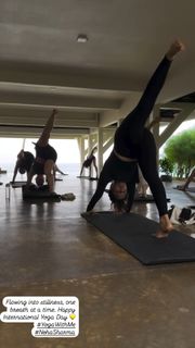 Neha Sharma feet photo thumbnail