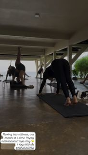 Neha Sharma feet photo thumbnail