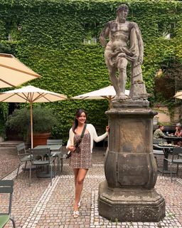 Neha Sharma feet photo thumbnail