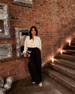 Neha Sharma feet photo thumbnail