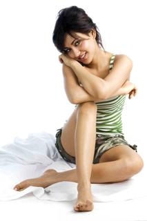 Neha Sharma feet photo thumbnail