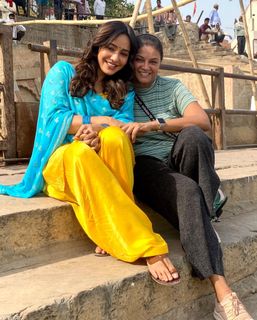 Neha Sharma feet photo thumbnail