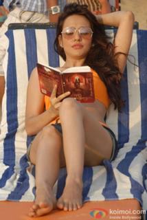 Neha Sharma feet photo thumbnail
