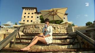 Nela Panghy-Lee feet photo thumbnail