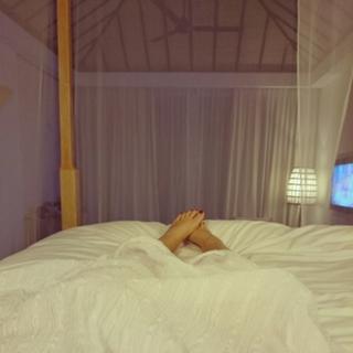 Nela Panghy-Lee feet photo thumbnail