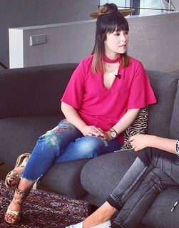 Nela Panghy-Lee feet photo thumbnail