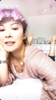 Nela Panghy-Lee feet photo thumbnail