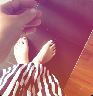 Nela Panghy-Lee feet photo thumbnail