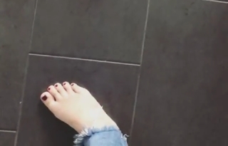 Nela Panghy-Lee feet photo thumbnail