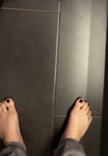 Nela Panghy-Lee feet photo thumbnail