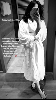 Nela Panghy-Lee feet photo thumbnail