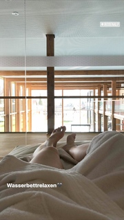 Nela Panghy-Lee feet photo thumbnail