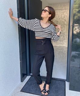 Nela Panghy-Lee feet photo thumbnail