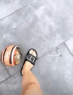 Nela Panghy-Lee feet photo thumbnail