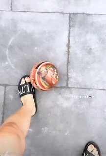 Nela Panghy-Lee feet photo thumbnail