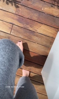 Nela Panghy-Lee feet photo thumbnail