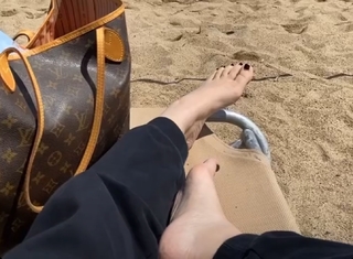 Nela Panghy-Lee feet photo thumbnail