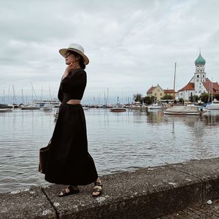 Nela Panghy-Lee feet photo thumbnail