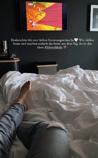 Nela Panghy-Lee feet photo thumbnail