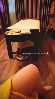 Nela Panghy-Lee feet photo thumbnail