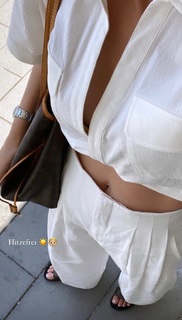 Nela Panghy-Lee feet photo thumbnail