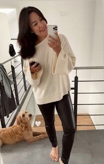 Nela Panghy-Lee feet photo thumbnail