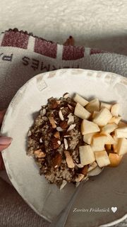 Nela Panghy-Lee feet photo thumbnail