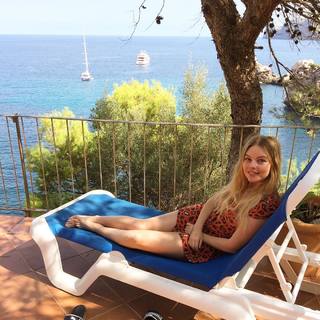Nell Hudson feet photo 3