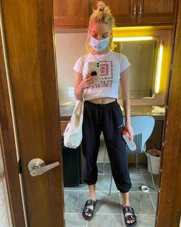 Nell Hudson feet photo 17