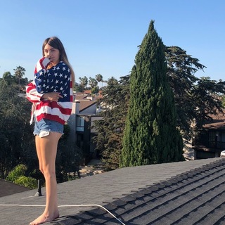 Nell Tiger Free feet photo thumbnail
