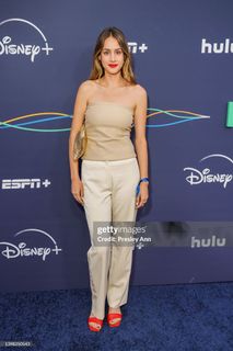 Nell Verlaque feet photo 1