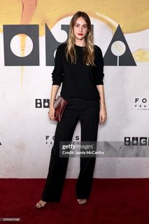 Nell Verlaque feet photo 3