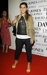 Nelly Furtado feet photo thumbnail