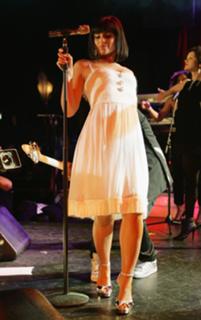 Nelly Furtado feet photo thumbnail