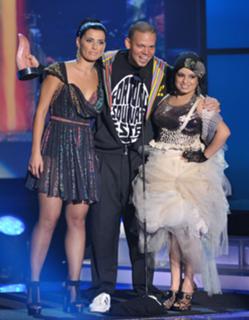 Nelly Furtado feet photo thumbnail