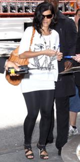 Nelly Furtado feet photo thumbnail