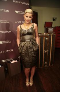 Nelly Furtado feet photo thumbnail