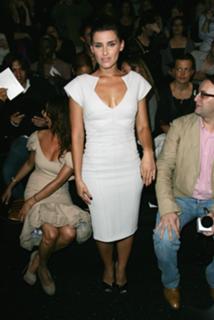 Nelly Furtado feet photo thumbnail
