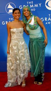 Nelly Furtado feet photo thumbnail
