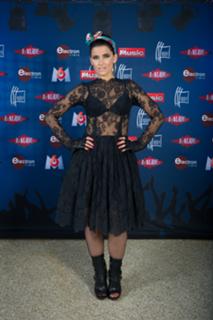 Nelly Furtado feet photo thumbnail