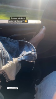 Nelly Furtado feet photo thumbnail
