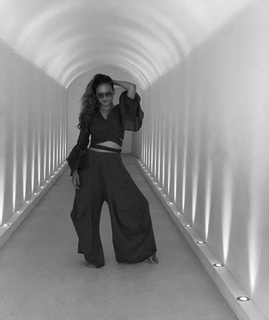 Nelly Karim feet photo thumbnail