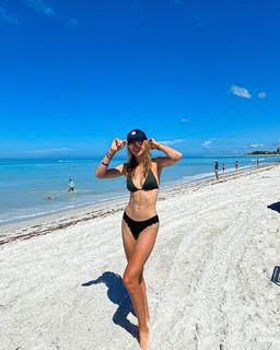 Nelly Korda feet photo thumbnail