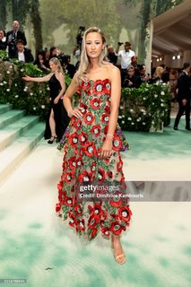 Nelly Korda feet photo thumbnail